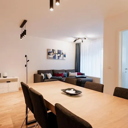 The Chic Estate *